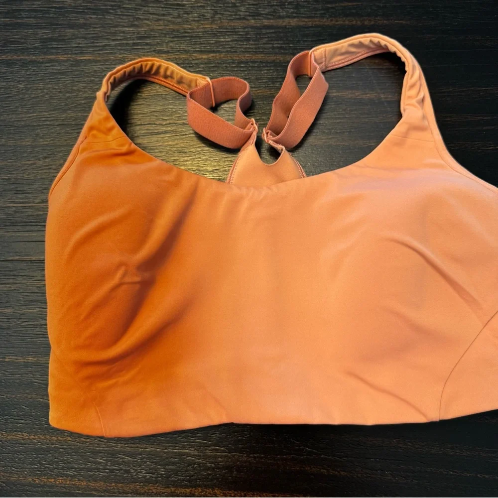 LOT (13 pieces) of running/workout clothes. - Picture 5 of 16